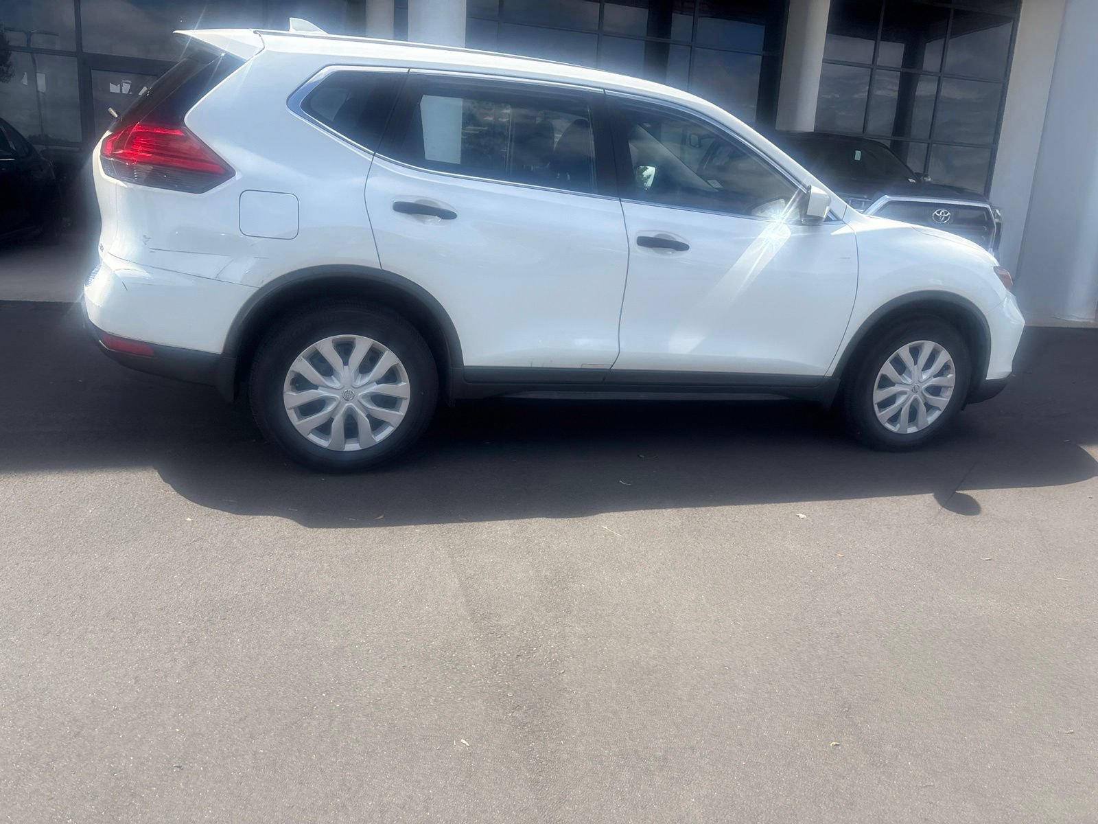 Used 2017 Nissan Rogue S AWD/4WD image 12