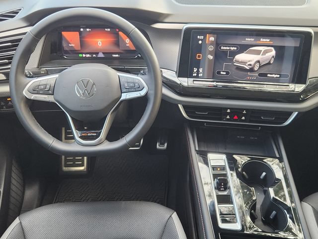 Used 2025 Volkswagen Atlas Peak Edition SE AWD/4WD image 25