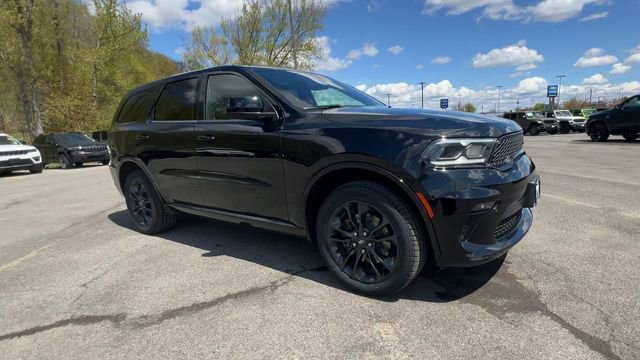 Used 2022 Dodge Durango SXT w/ Blacktop Package AWD/4WD image 2