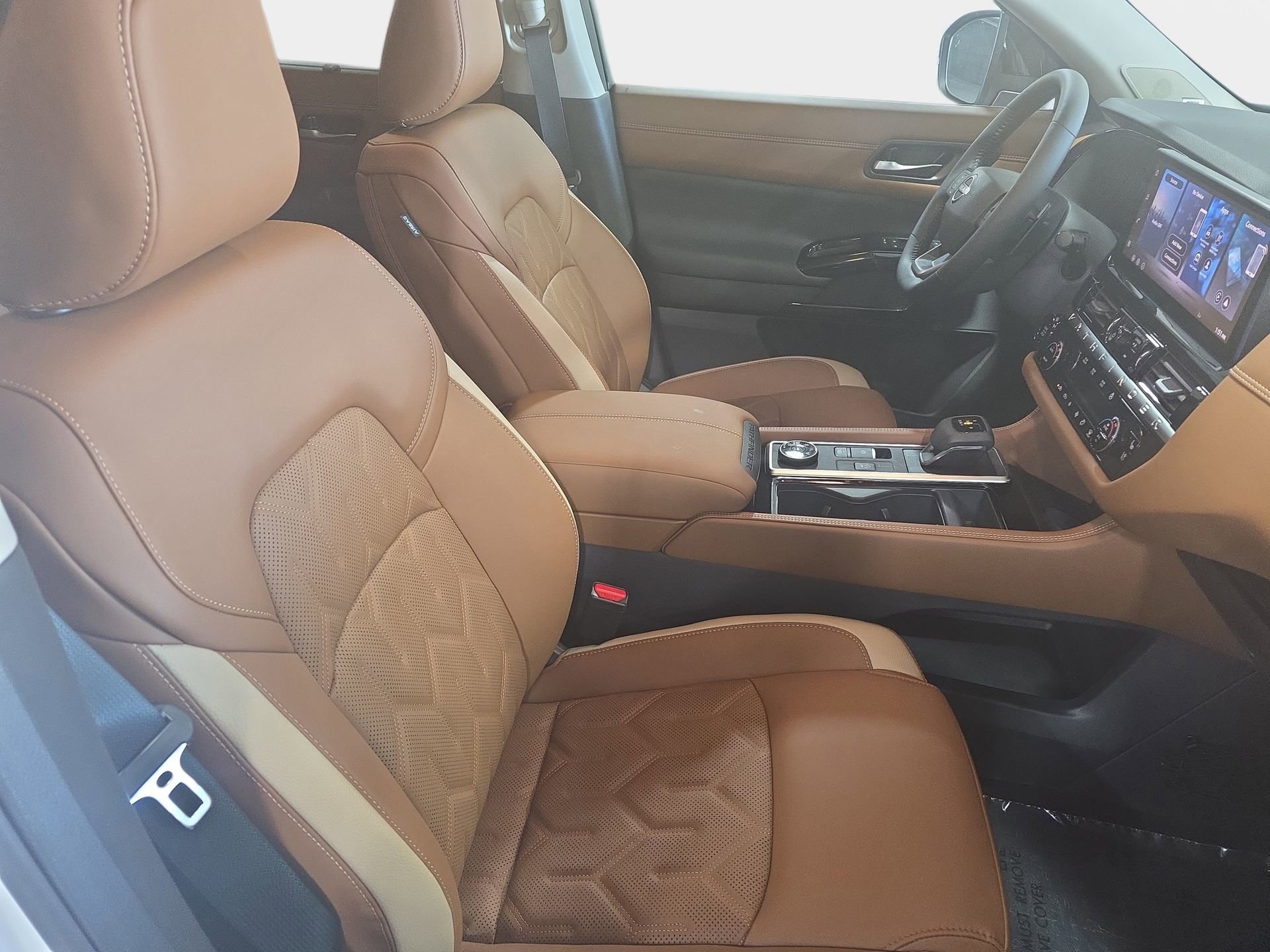 New 2026 Nissan Pathfinder Platinum image 10