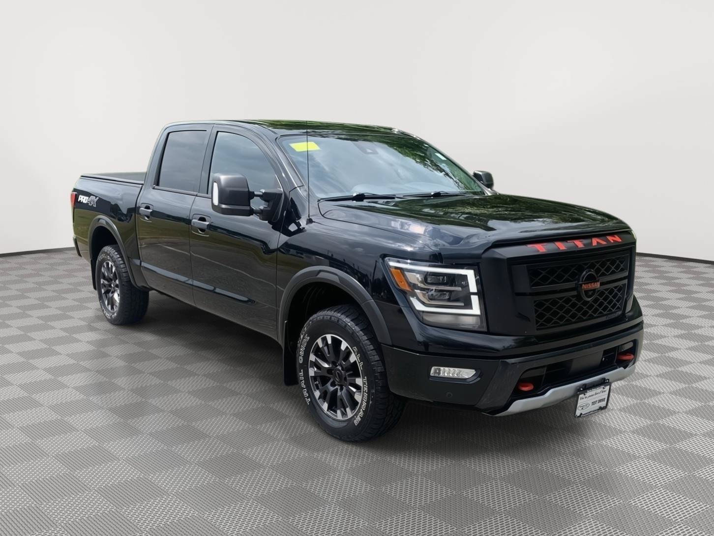 Used 2021 Nissan Titan PRO-4X w/ Pro-4x Convenience Package AWD/4WD image 7