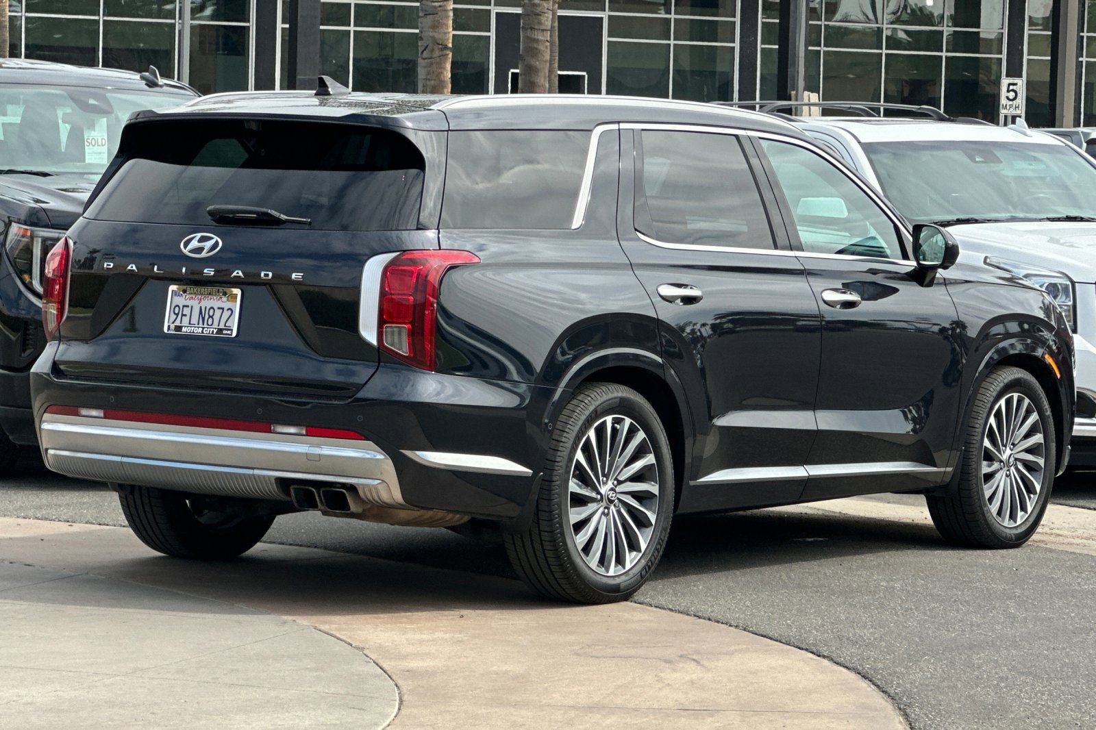 Used 2023 Hyundai Palisade Calligraphy image 4