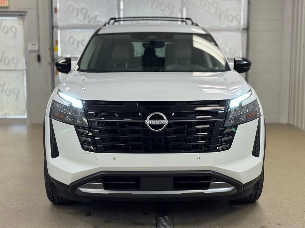 New 2026 Nissan Pathfinder SL image 2