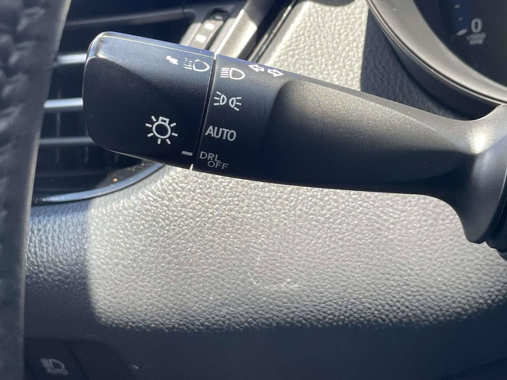 Used 2022 Toyota C-HR XLE FWD image 28