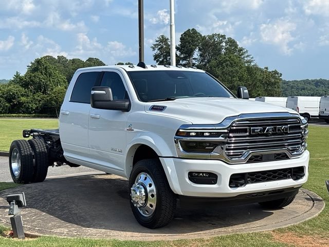 New 2026 RAM 4500 4x4 Crew Cab DRW w/ Laramie Trim Package image 9