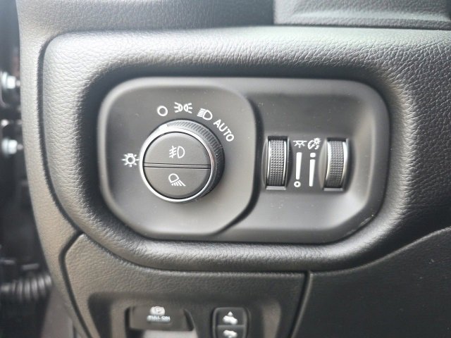 New 2026 RAM 1500 4x4 Crew Cab image 16