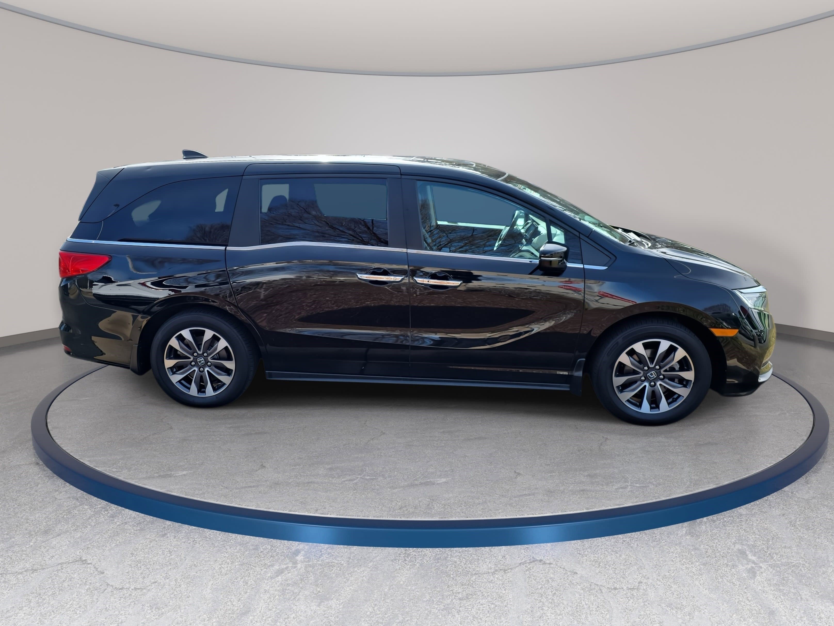 Used 2023 Honda Odyssey EX-L image 4