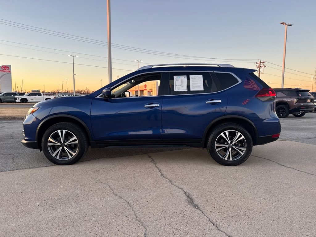 Used 2020 Nissan Rogue SV w/ Premium Package image 3