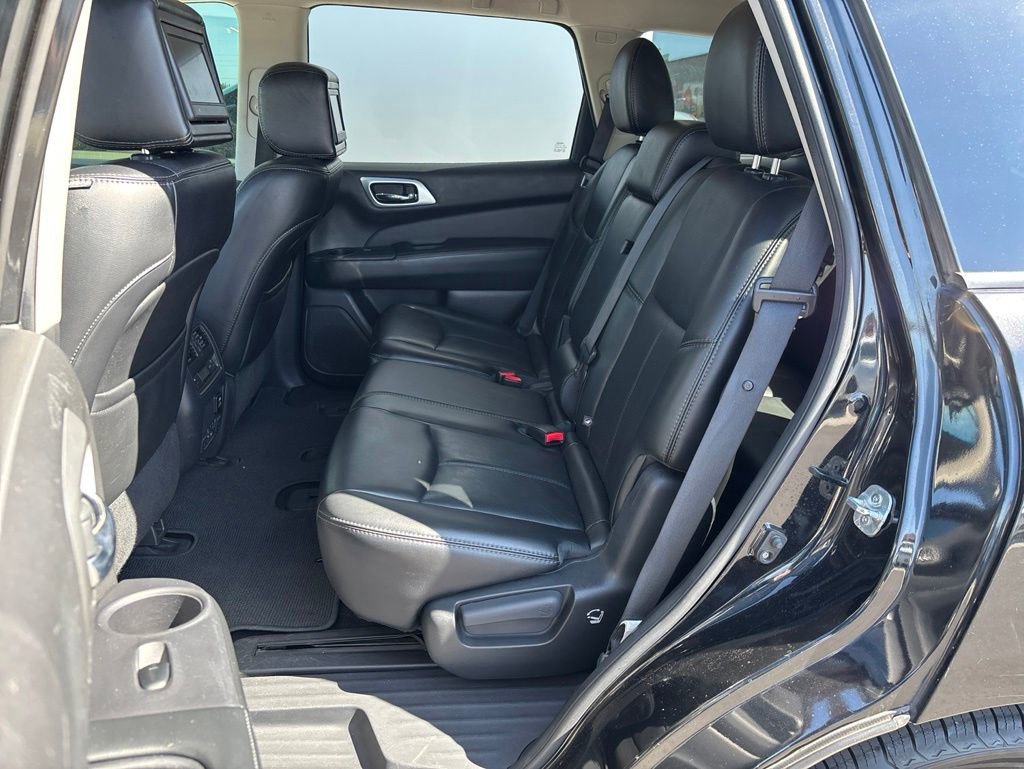 Used 2016 Nissan Pathfinder Platinum w/ Family Entertainment Package AWD/4WD image 14