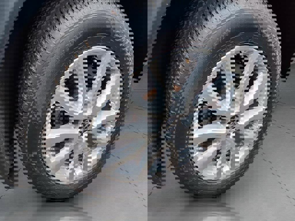 Used 2022 Nissan Rogue Sport S image 5