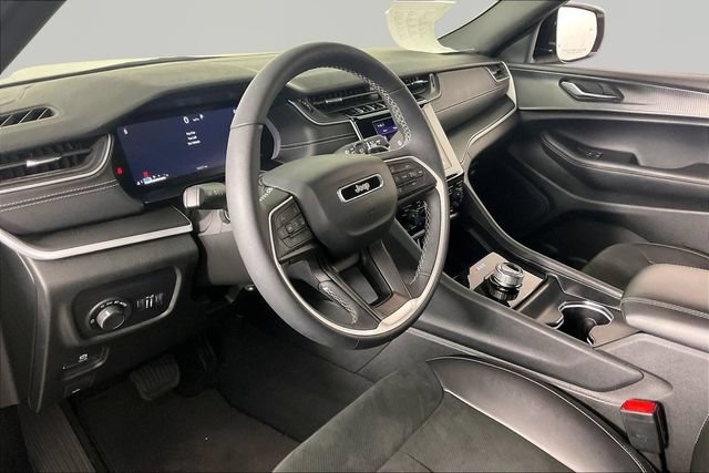 Used 2025 Jeep Grand Cherokee L Altitude AWD/4WD image 16