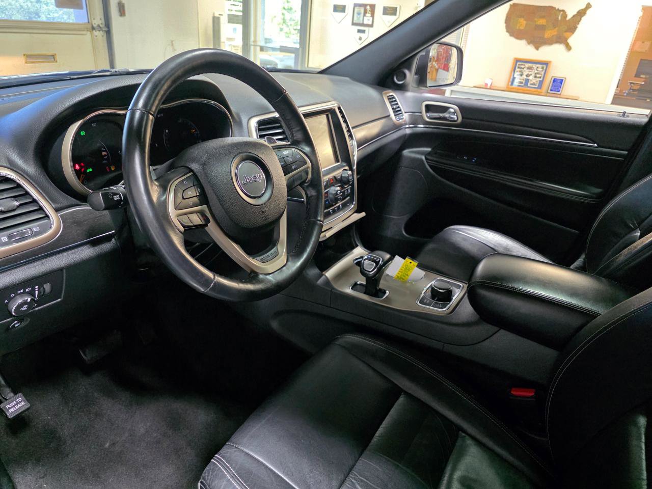 Used 2015 Jeep Grand Cherokee Limited AWD/4WD image 16