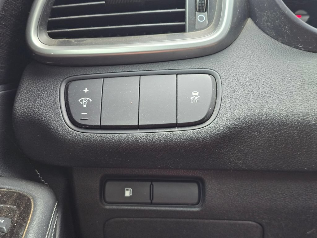 Used 2020 Kia Sorento FWD V6 image 13
