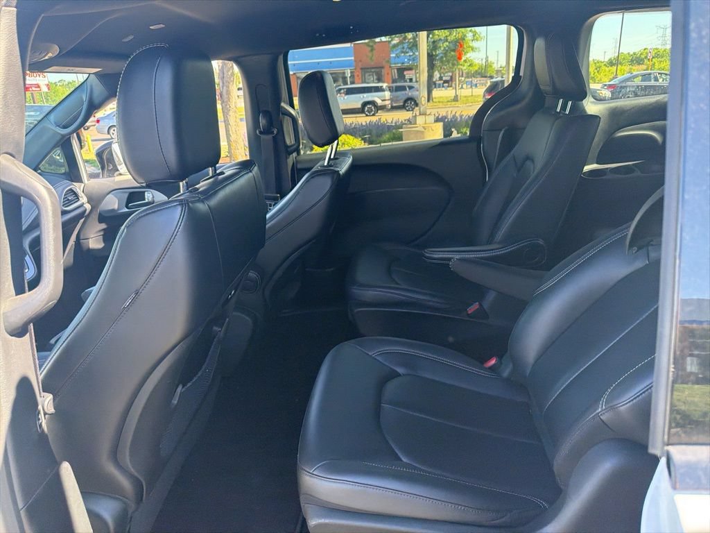 Used 2024 Chrysler Pacifica Limited FWD image 10