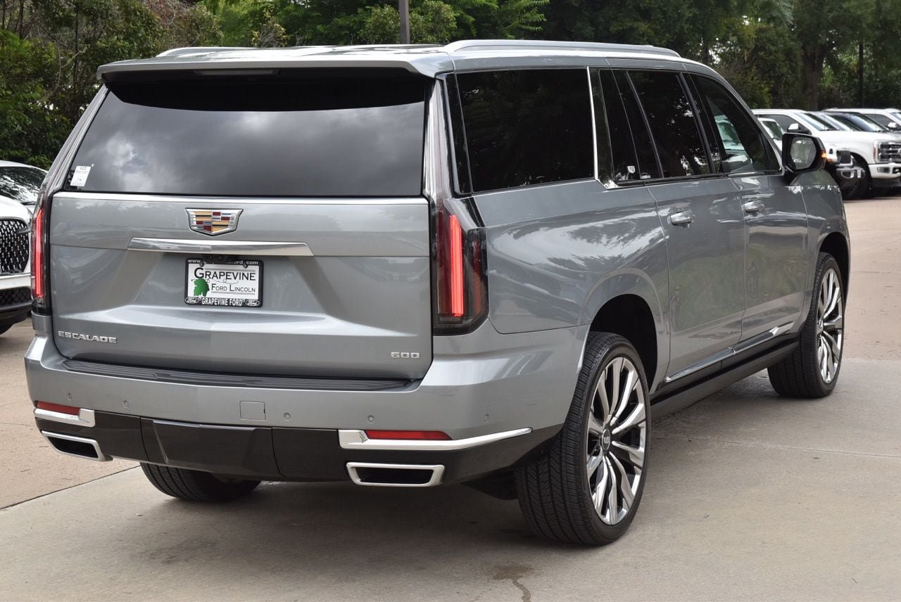 Used 2025 Cadillac Escalade ESV Premium Luxury Platinum AWD/4WD image 8