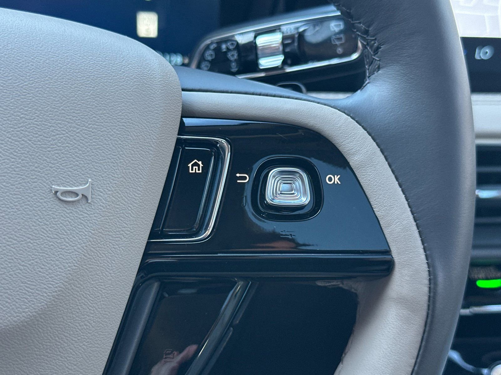 Used 2024 Lincoln Corsair Grand Touring w/ Equipment Group 301A image 29