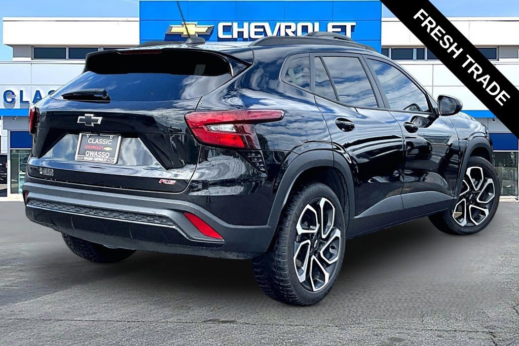 Used 2024 Chevrolet Trax RS w/ Sunroof Package FWD image 20
