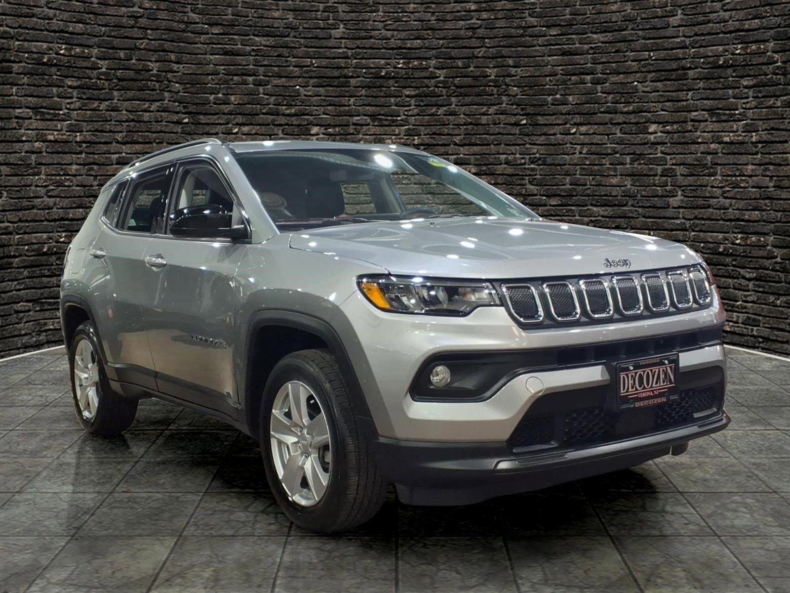 Used 2022 Jeep Compass Latitude AWD/4WD image 1