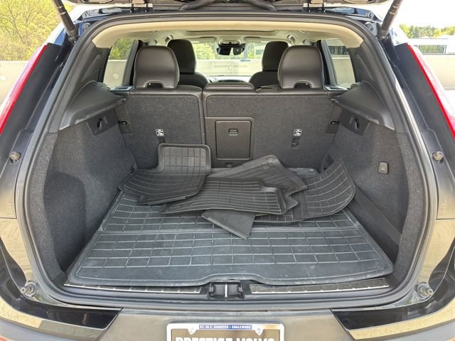 Used 2020 Volvo XC40 T5 Momentum w/ Protection Package Premier image 34