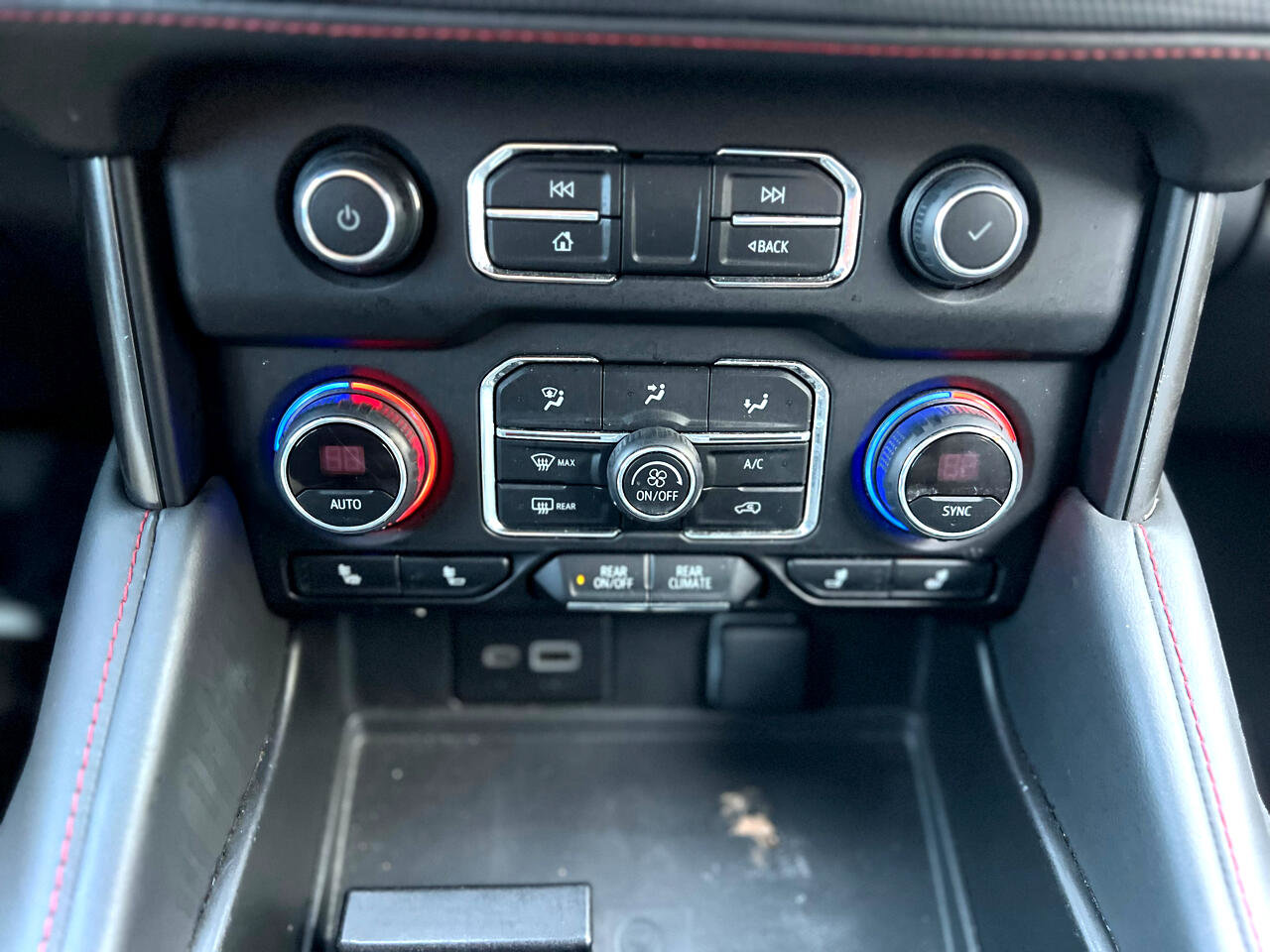 Used 2023 Chevrolet Suburban RST w/ Luxury Package image 30