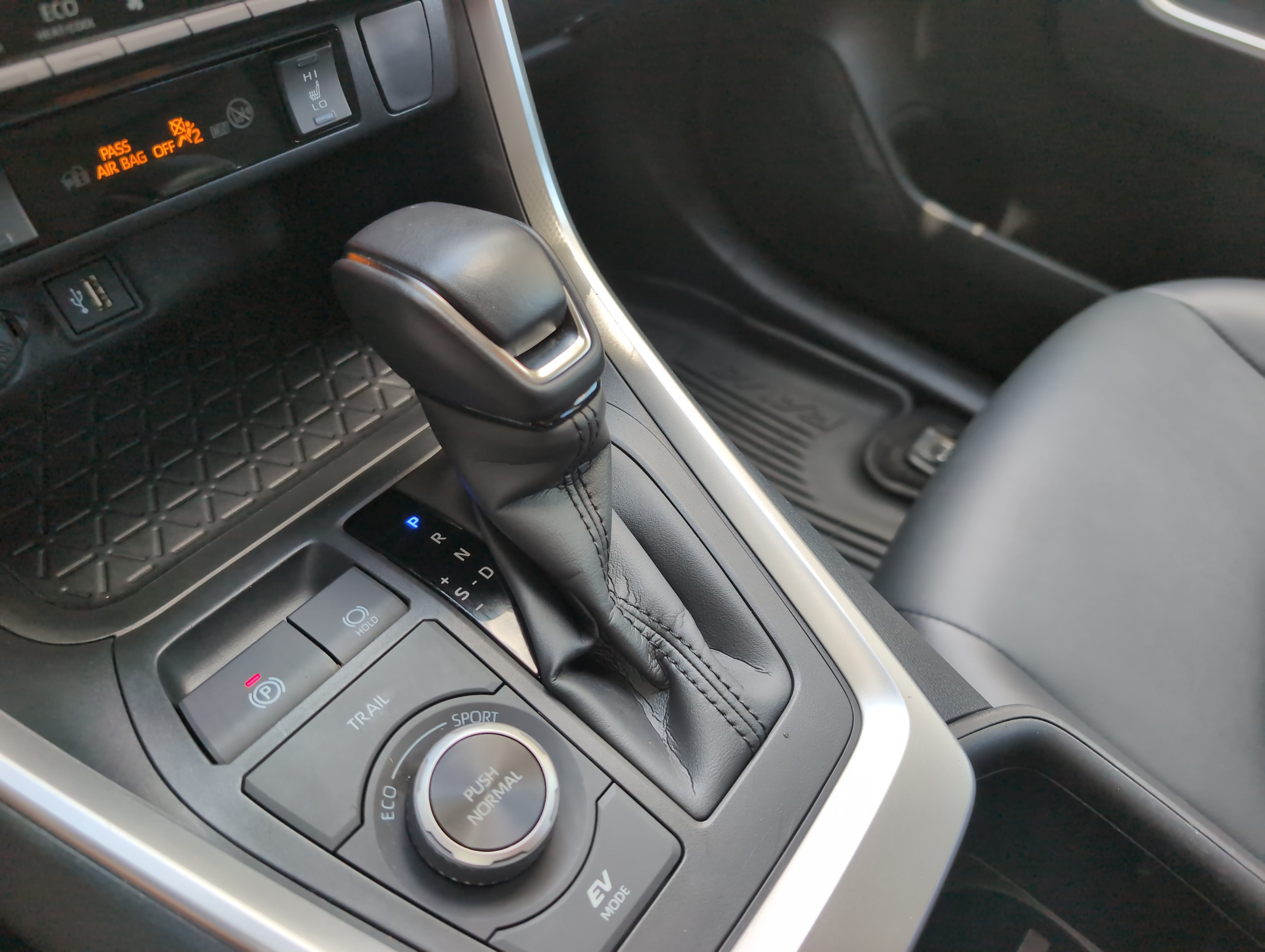Used 2025 Toyota RAV4 XLE Premium w/ Weather Package AWD/4WD image 26