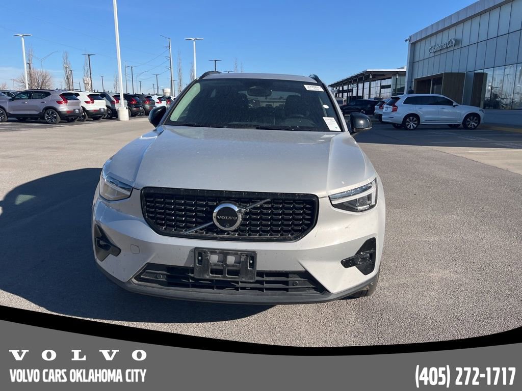 Certified 2025 Volvo XC40 B5 Plus image 2