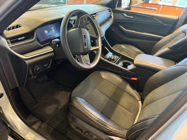 New 2025 Jeep Grand Cherokee L Altitude image 17