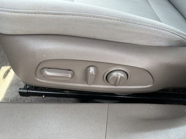 Used 2017 Chevrolet Malibu LT FWD image 16