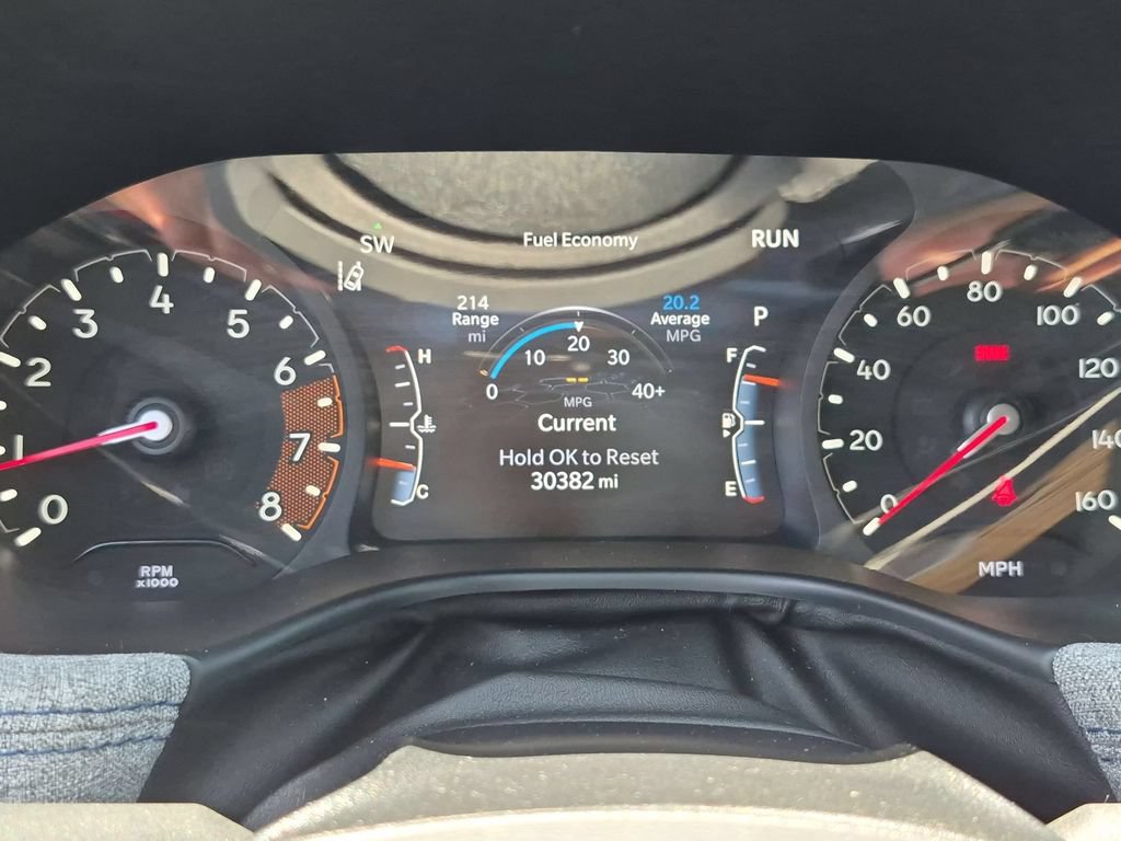 Used 2025 Jeep Compass Latitude w/ Sun & Sound Group AWD/4WD image 16