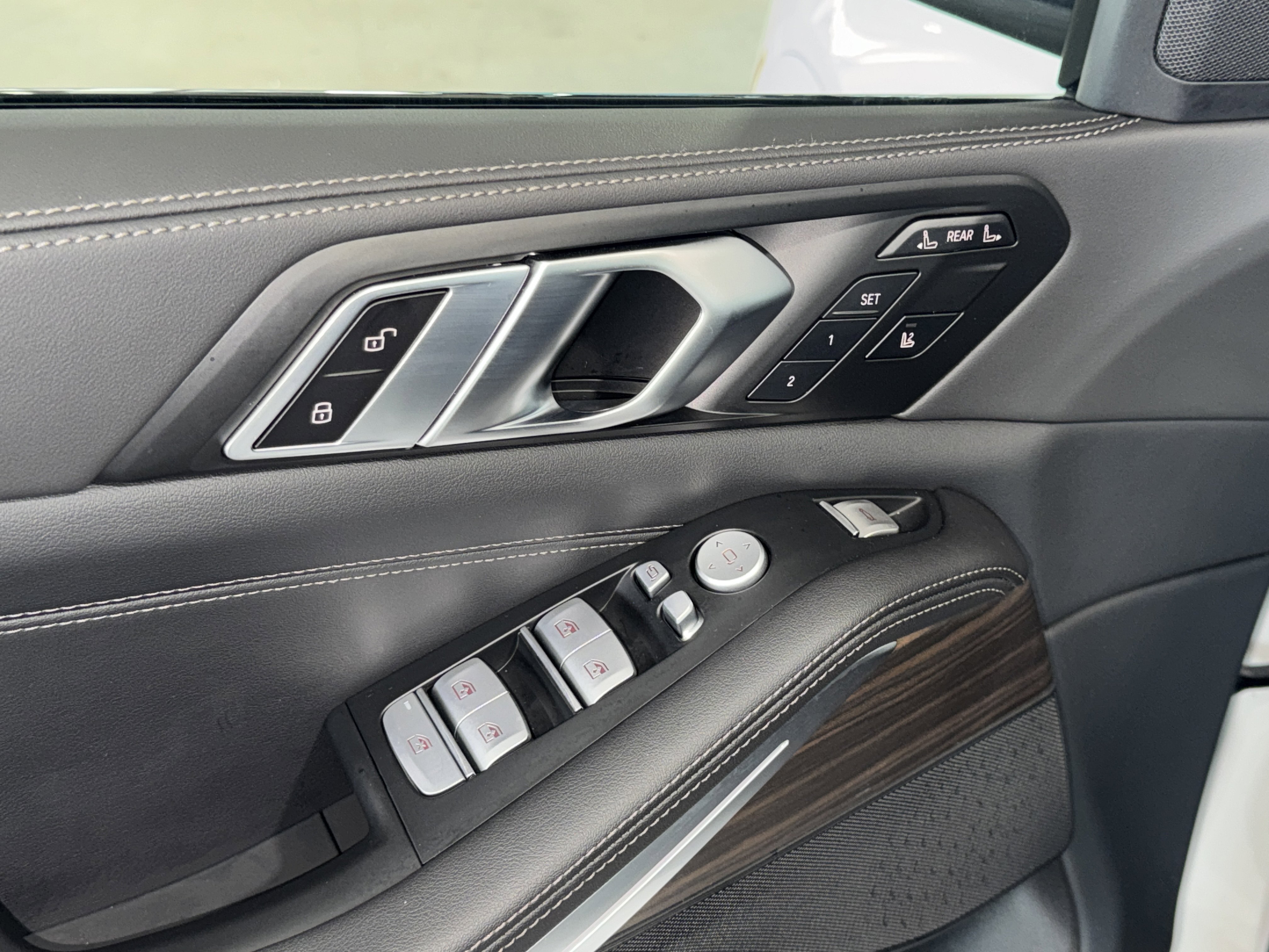 Certified 2025 BMW X7 xDrive40i w/ M Sport Package image 19