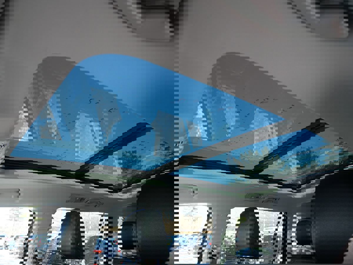 Used 2018 Volkswagen Tiguan SEL image 11