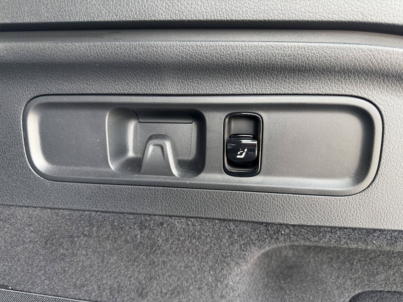 Certified 2026 Mercedes-Benz GLC 300 image 24