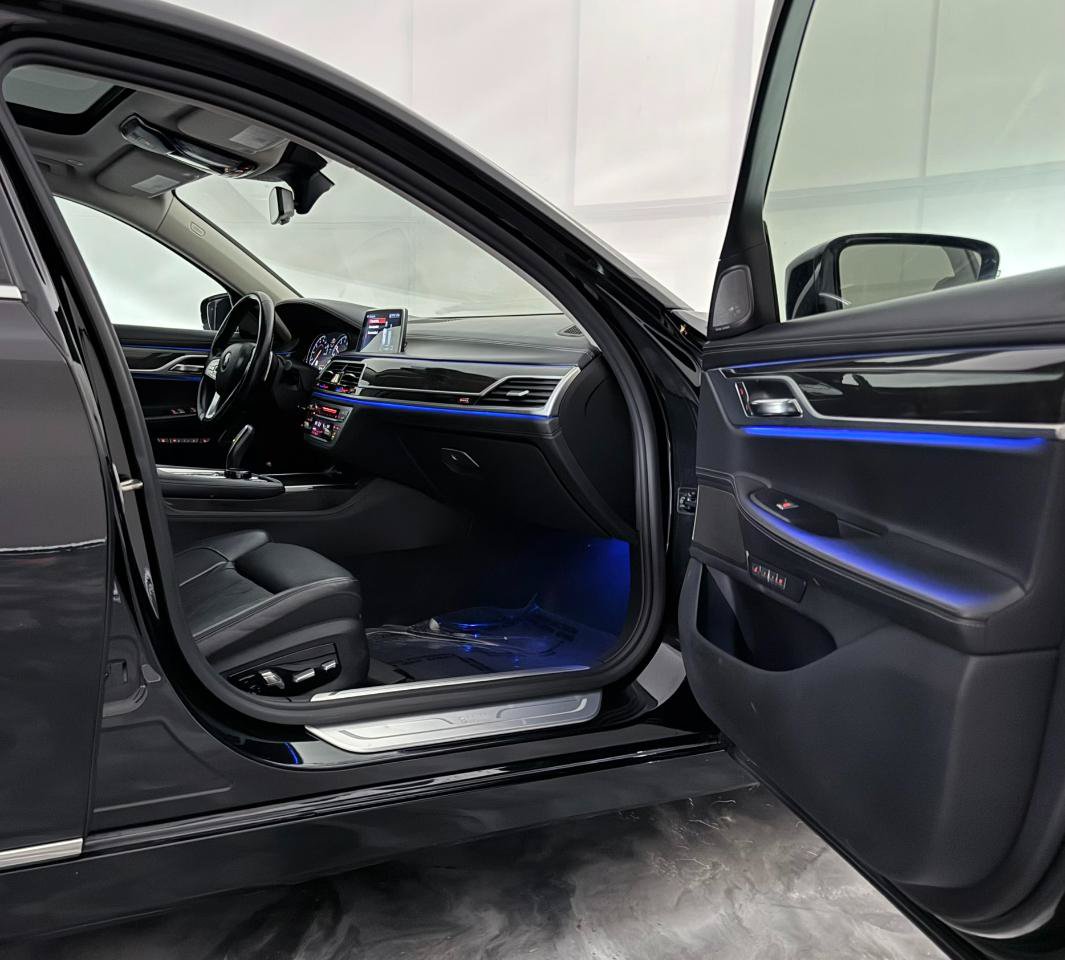 Used 2018 BMW 750i xDrive AWD/4WD image 24