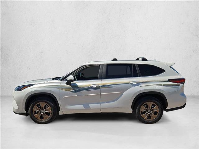 Used 2023 Toyota Highlander Bronze Edition FWD image 16