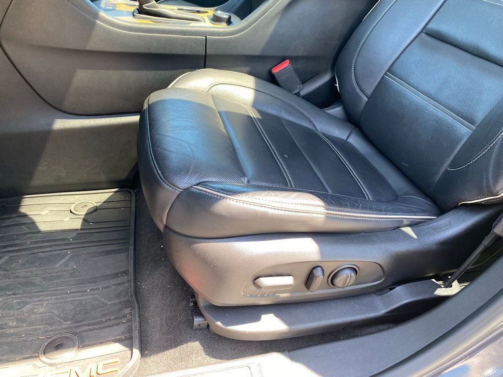 Used 2023 GMC Acadia Denali w/ Trailering Package image 24