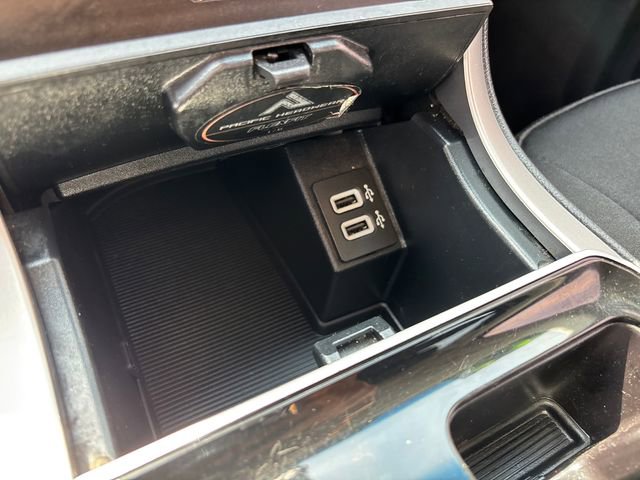 Used 2019 Ford Edge SEL image 25