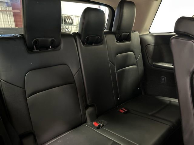 Used 2023 Nissan Pathfinder SL w/ Black Appearance Package image 17