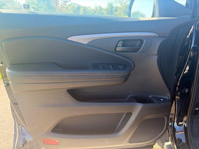 Used 2025 Honda Ridgeline Sport image 23