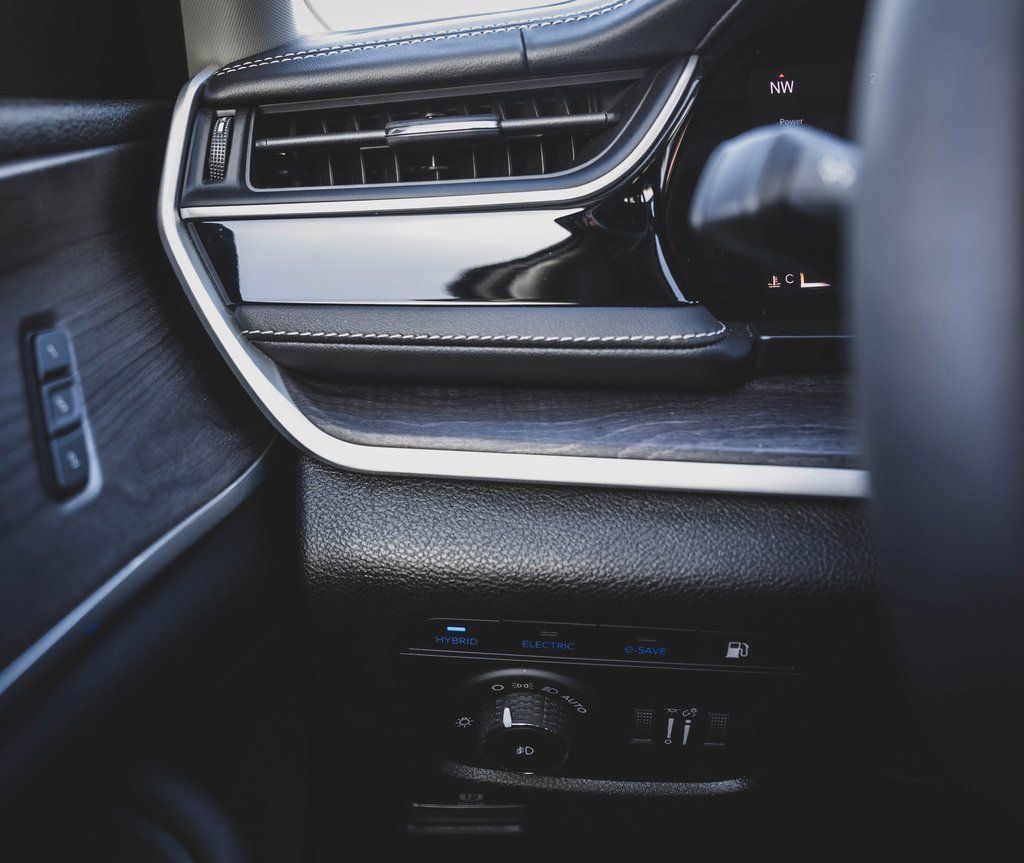 Used 2022 Jeep Grand Cherokee Limited 4xe image 16