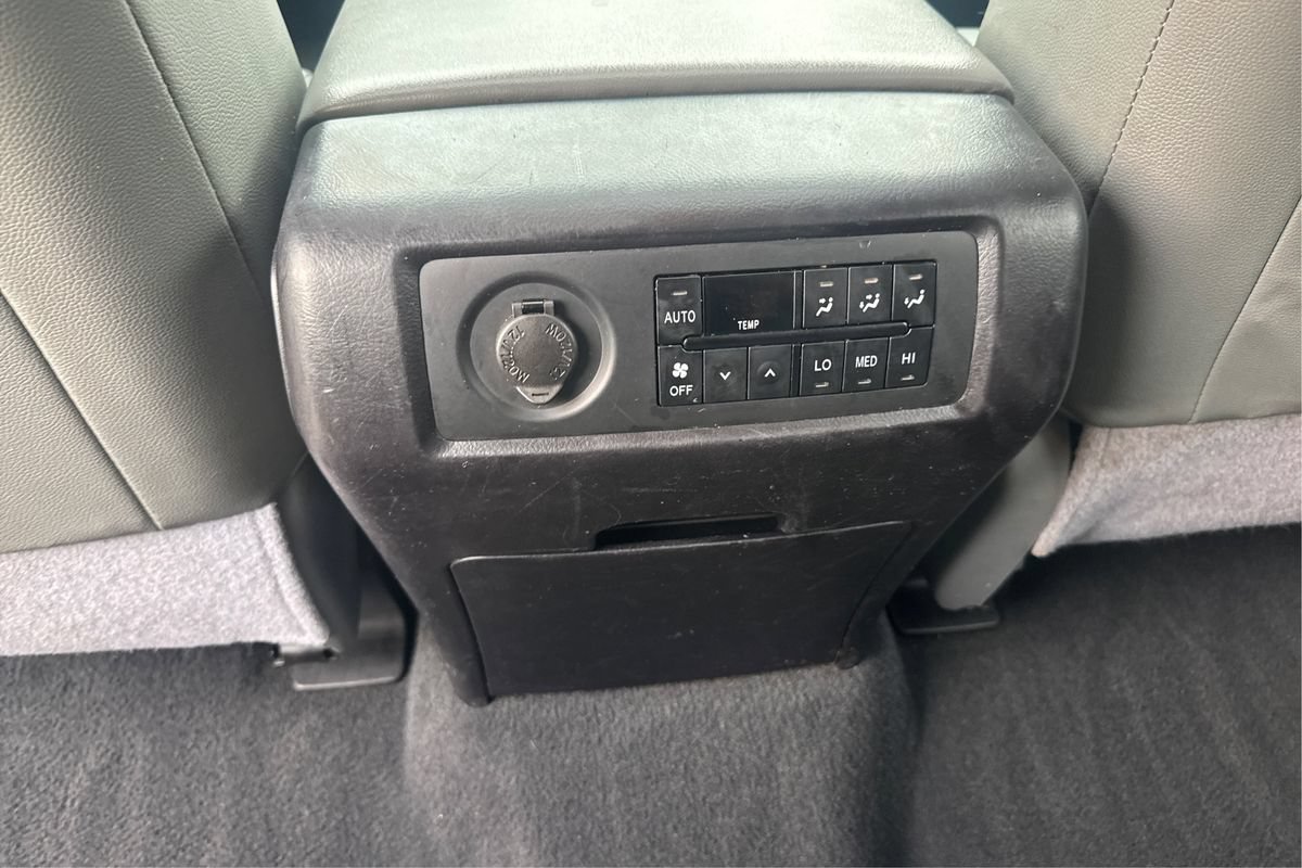 Used 2019 Toyota Sequoia SR5 AWD/4WD image 21