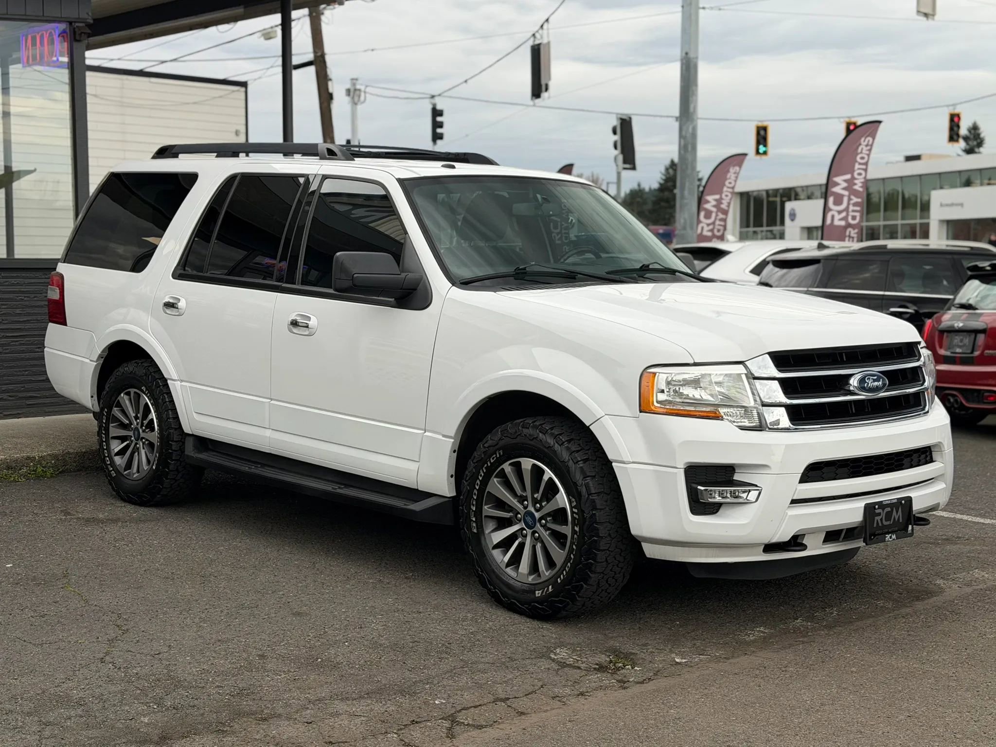 Used 2015 Ford Expedition XLT image 3