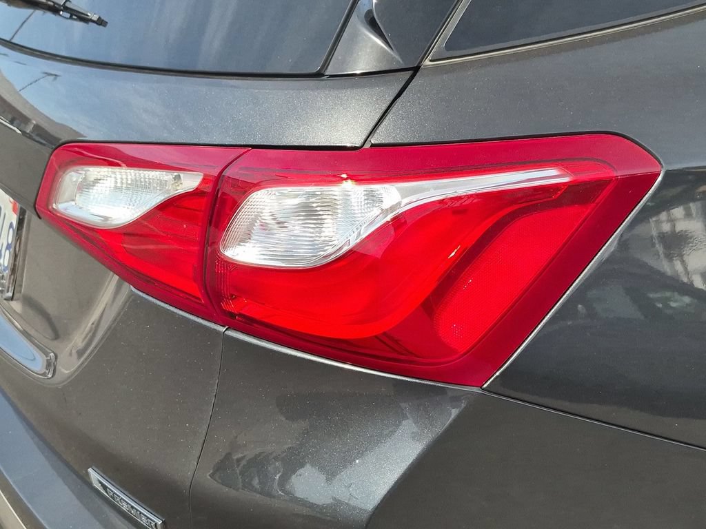 Used 2018 Chevrolet Equinox Premier FWD image 11