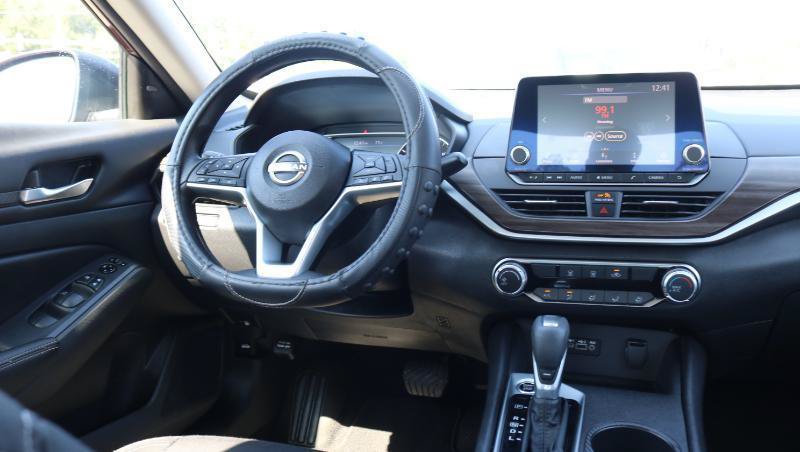 Used 2025 Nissan Altima 2.5 SV FWD image 17