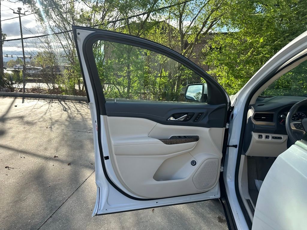 Used 2022 GMC Acadia Denali w/ Denali Ultimate Package image 8