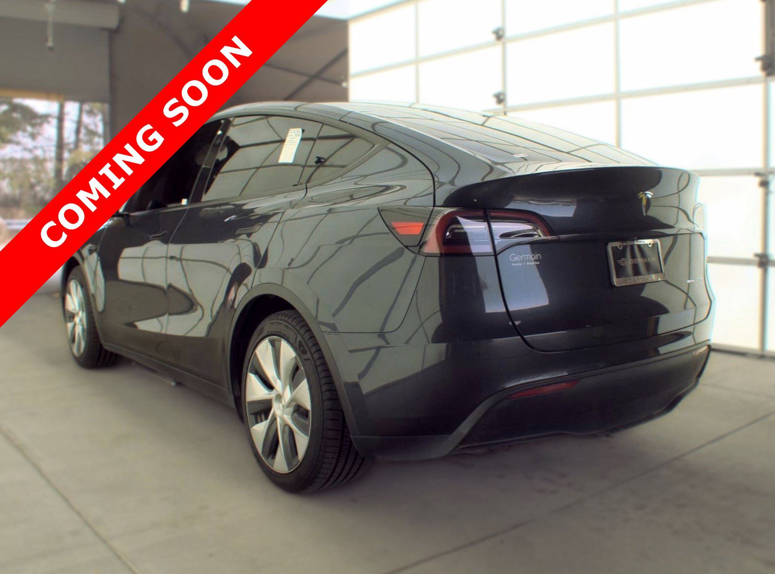 Used 2024 Tesla Model Y Long Range AWD/4WD image 4