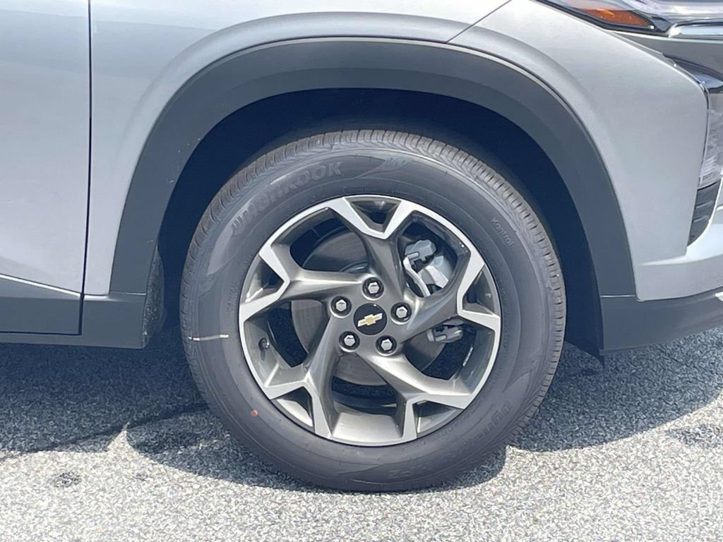 New 2026 Chevrolet Trax LT w/ Driver Confidence Package FWD image 9