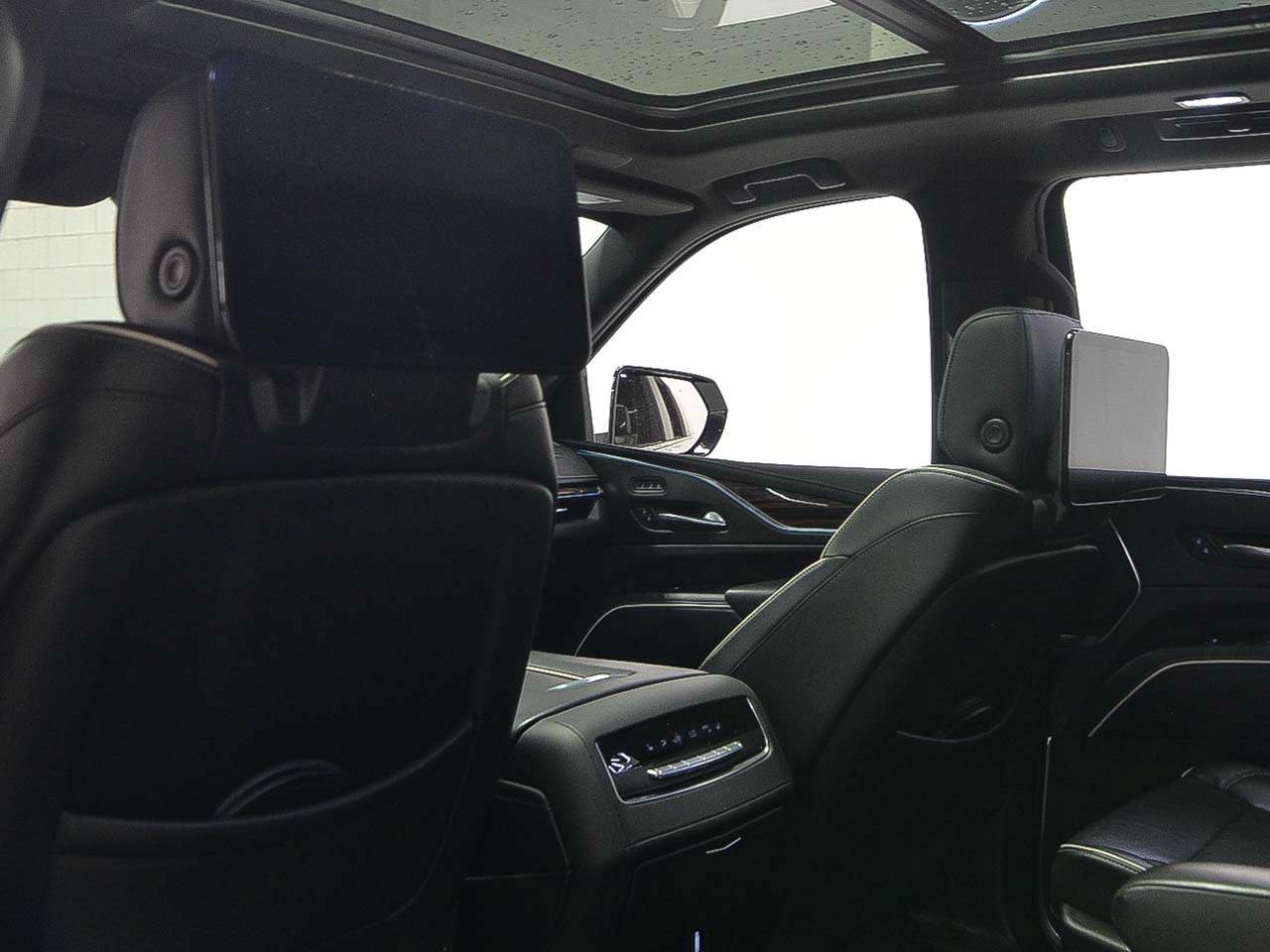 Used 2021 Cadillac Escalade ESV Premium Luxury AWD/4WD image 10