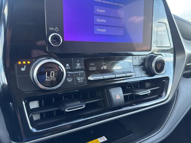Used 2024 Toyota Highlander XLE FWD image 5