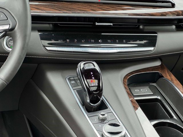 Certified 2022 Cadillac Escalade Premium Luxury Platinum AWD/4WD image 4