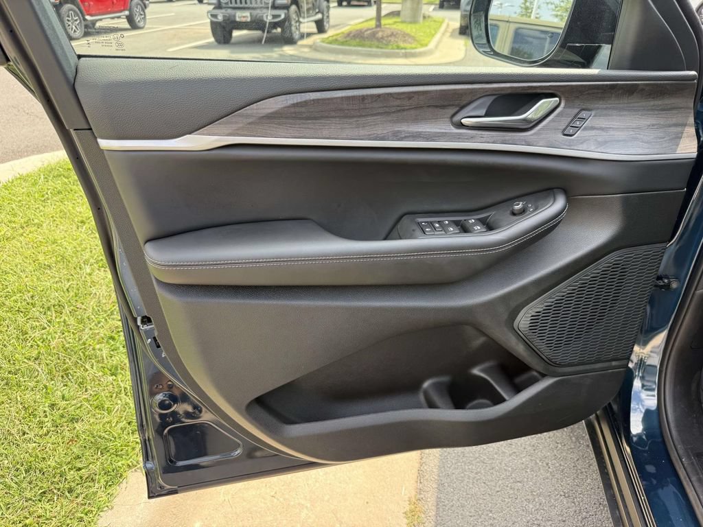New 2027 Jeep Grand Cherokee Limited AWD/4WD image 32